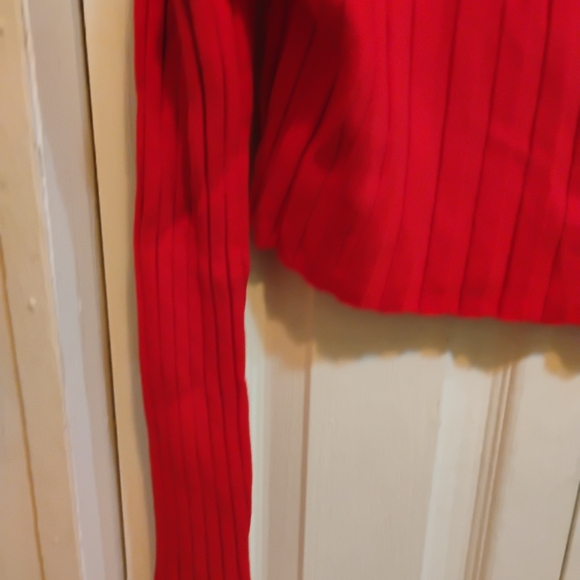 Red Ribbed Zip-Up Cardigan - Picture 2 of 9